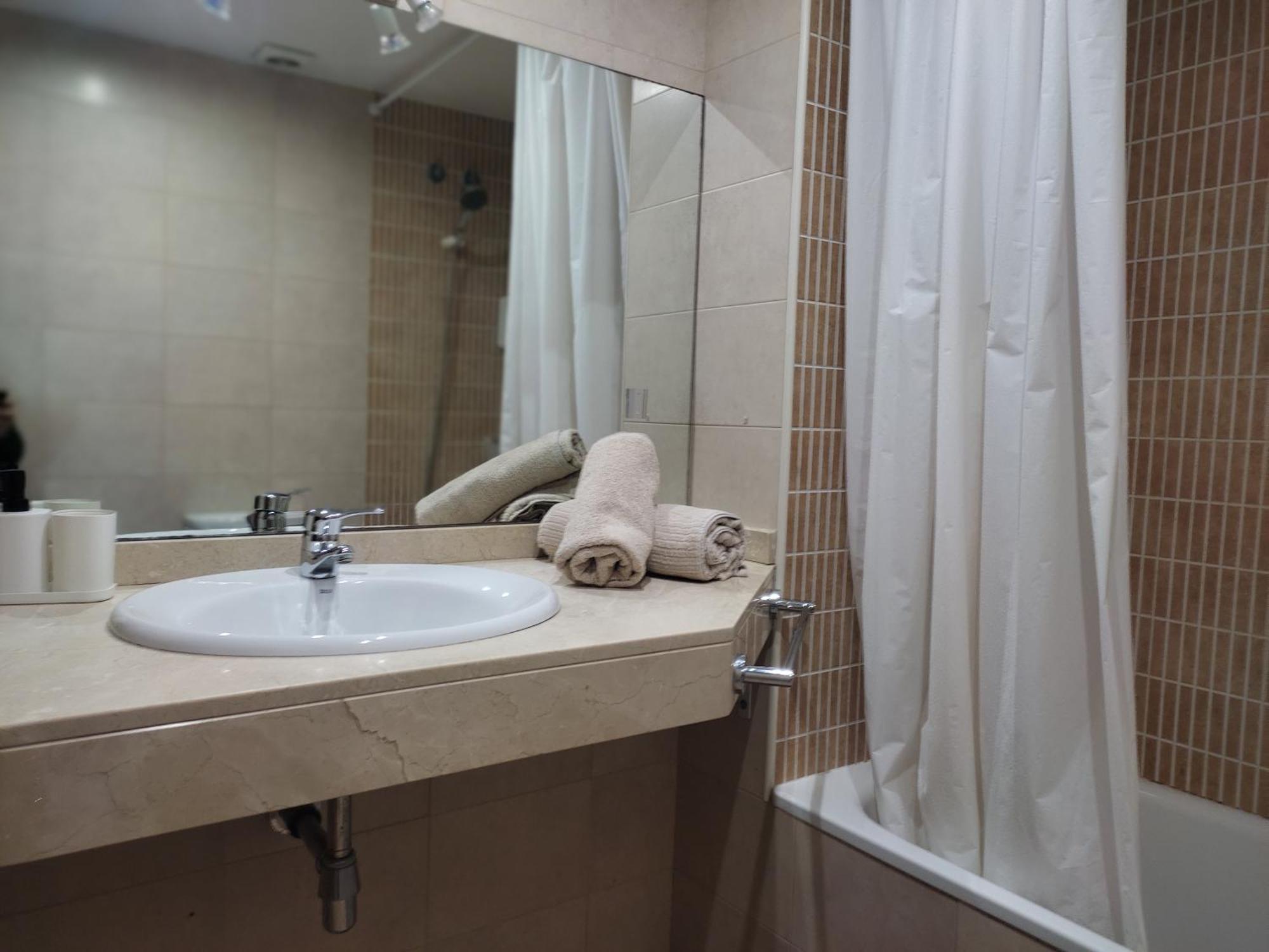 Ap4Us B1 - Apartment For Us - Sightseeing & Beach Near To Barcelona Badalona Exterior foto